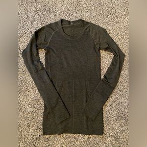 Swiftly tech long sleeve: olive green//size 4
